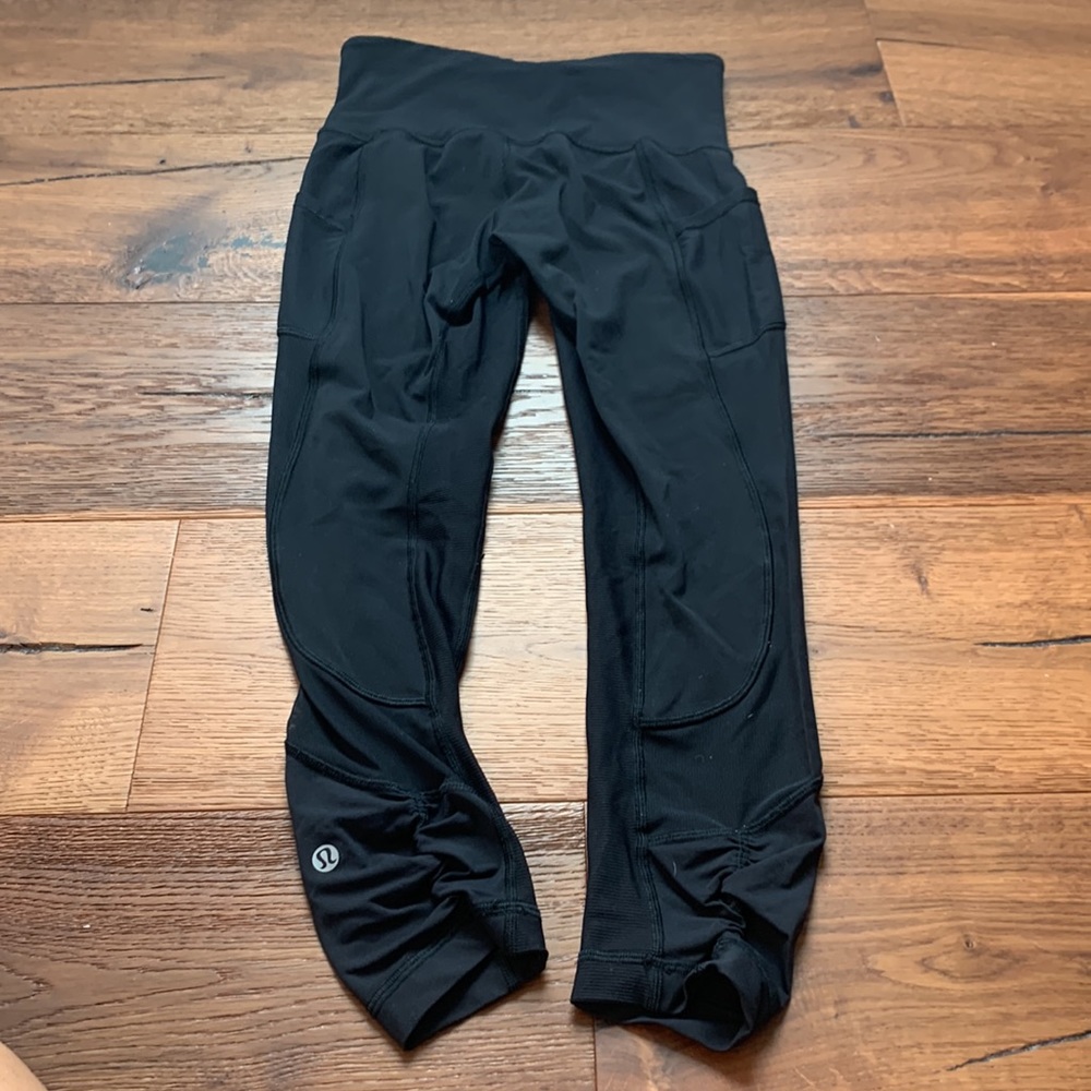 Black LULU cropped leggings